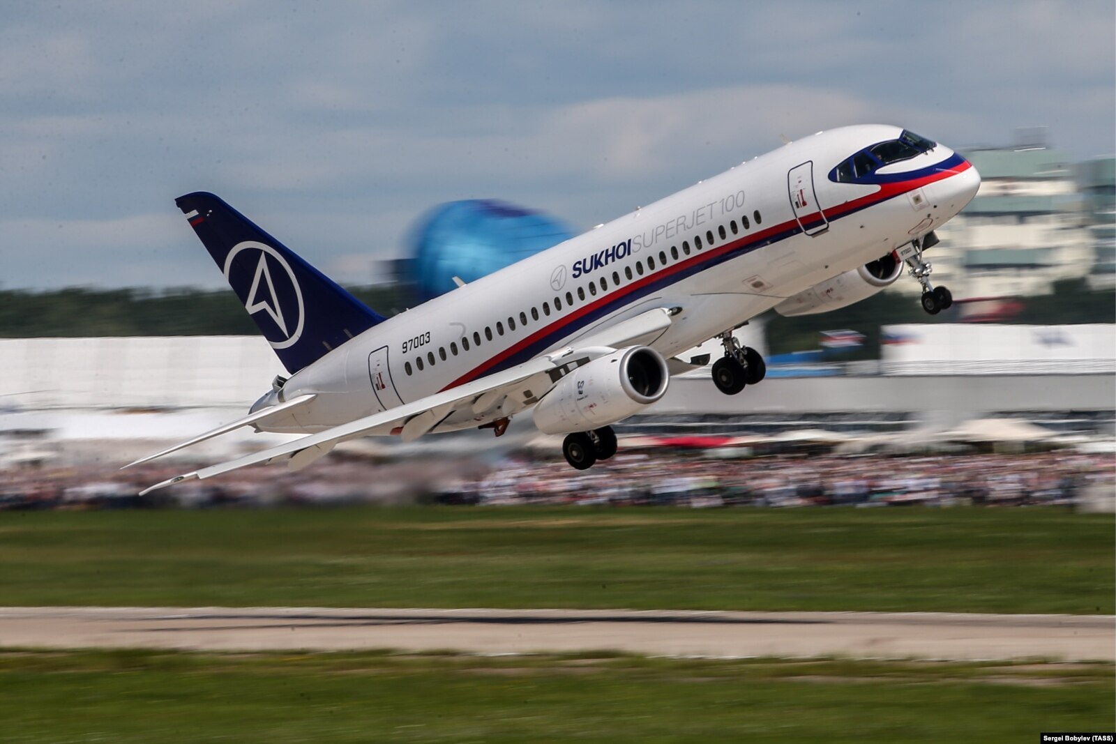 Сухой супер jet 100. Ssj 100. Схема самолета sukhoi superjet 100. Сухой джет 100. Суперджет 100 пассажирский самолёт характеристики.