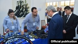 Armenia - President Serzh Sarkisian visits an exhibition in Yerevan organized for firms owned by Syrian Armenians, 19May2016.