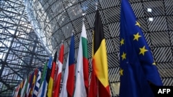 Steaguri ale statelor membre desfășurate la Consiliul Europei la Bruxelles