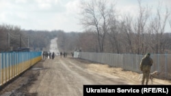 КПВВ в Золотом, Луганская область, февраль 2016 года