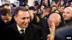 Bivši makedonski premijer Nikola Gruevski pobegao je iz zemlje gde mu je izrečena zatvorska kazna od dve godine nakon što je poražen na izborima. Fotografija iz izborne noći, 12. decembra 2016.