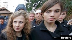 Maria Alyokhina dhe Nadezhda Tolokonnikova
