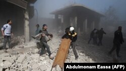 Пасьля бамбаваньня ў горадзе Хамурыя непадалёк ад Дамаску, які знаходзіцца пад кантролем паўстанцаў супраць рэжыму прэзыдэнта Сырыі Башара Асада. 3 сьнежня 2017 году
