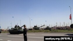 Военный парад в Астане. 7 мая 2014 года.