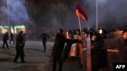 Բախում ոստիկանների և ցուցարարների միջև Գյումրիում, 15-ը հունվարի, 2015թ․