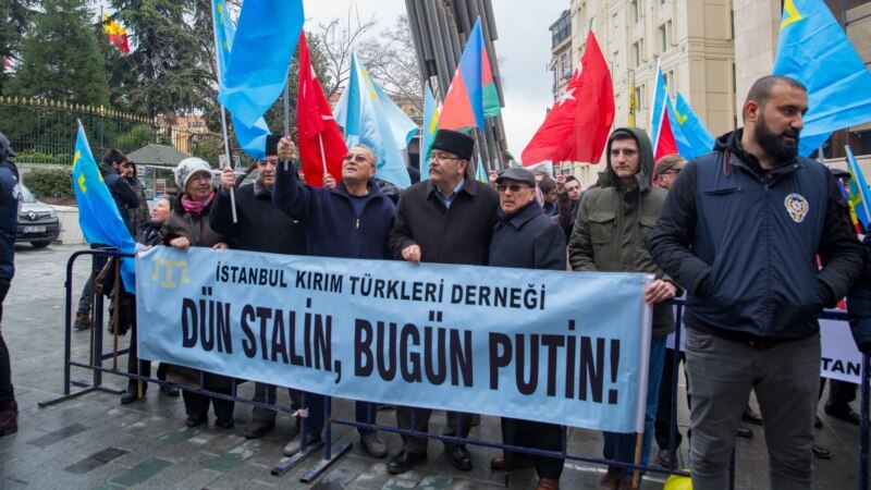 Истанбулда митингта катнашучылар Русиянең Кырым аннексиясенә каршы белдерү кабул итте