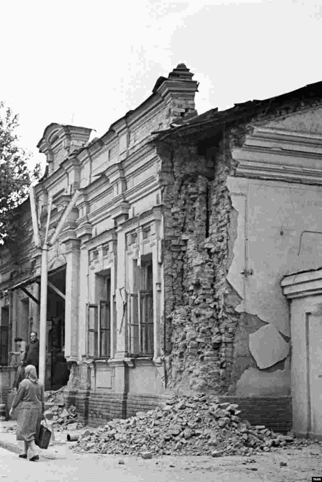 Ташкенттегі қираған үйдің бірі. 