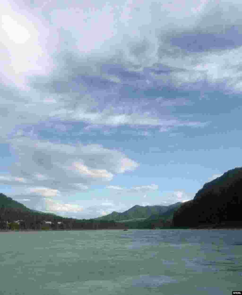Russia – Altay region, river, landscape, boat, rafting, forest, 10Jun2008