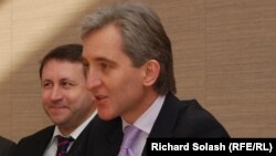 Молдова сыртқы істер министрі Юрий Лянкэ АҚШ-тағы Холокост мұражайының өкілдерімен кездесуде. Вашингтон, 19 наурыз 2012 жыл.