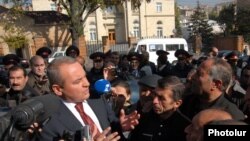 Armenia -- Karen Karapetian, the chief of the presidential staff, talks to chemical workers demanding the payment of back wages, 12Nov2010.