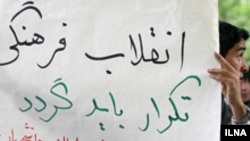 برخی رسانه های جناح راست با حمايت از بسيج دانشجويی وقوع يک انقلاب فرهنگی ديگر در جهت اسلامی تر کردن دانشگاه ها و جامعه فرهنگی کشور را به انتظار نشسته اند