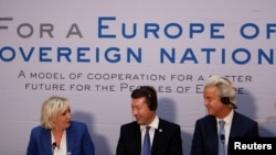 Конференція Групи європейських партій і свобод у Європарламенті у Празі, 16 грудня 2017 року. На фото: Марін ле Пен (зліва), Томіо Окамура і Герт Вілдерс (справа)