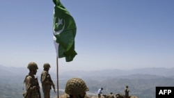 Pakistan -- Soldiers stand guard on top of a mountain overlooking the Swat valley at Banai Baba Ziarat area, 22May2009