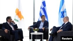 Kryeministri grek, Kyriakos Mitsotakis, kryeministri izraelit, Benjamin Netanyahu dhe presidenti i Qipros, Nicos Anastasiades.