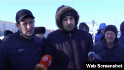 Выступающие за легализацию машин с иностранными номерами автовладельцы в Петропавловске. 18 января 2020 года.
