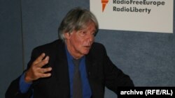 În studioul Europei Libere de la Praga, 10 octombrie 2005