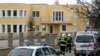 Пожарные осматривают резиденцию палестинского посла, погибшего при взрыве сейфа 