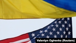 «У ці надзвичайні часи ми продовжуватимемо пропонувати свою підтримку і захист громадянам України у Сполучених Штатах», – заявив міністр внутрішньої безпеки США