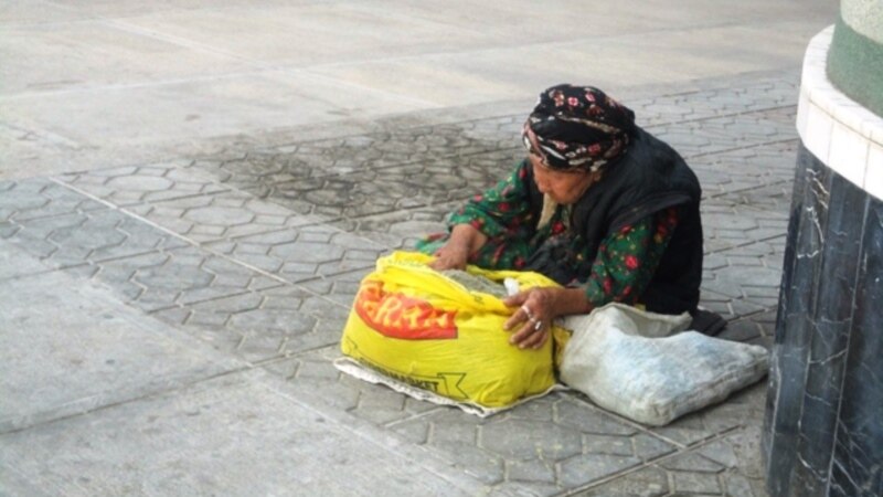 Iýmelimi ýa-da derman almaly? Türkmen pensionerleri krizisde gün görmäge synanyşýarlar