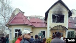  Дом, принадлежавший близким беглого президента Кыргызстана Курманбека Бакиева, на фотоснимке, сделанном 8 апреля 2010 года