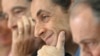 Николя Саркози (в центре) и Ален Жюппе (слева) на конференции в Париже