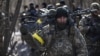 Украинские военные во время операции по освобождению населенного пункта в Киевской области, где находятся российские силы. 10 марта 2022 года