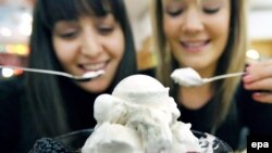 Firma onların «keyfiyyətsiz dondurma istehsalçısı» kimi təqdim olunmasını rəsmi dövlət qurumlarının «anti-reklam» kampaniyası sayır 