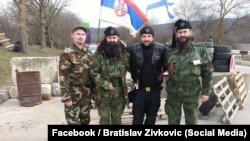 Bratislav Živković (drugi s leva), navodno, na punktu dobrovoljaca iz Srbije, Krim