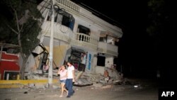 Разрушения после мощного землетрясения в Эквадоре. Гуаякиль, 16 апреля 2016 года.
