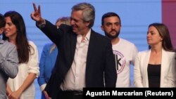 Արգենտինա - Ալբերտո Ֆերնանդեսը տոնում է իր հաղթանակը նախագահական ընտրություններում, Բուենոս Այրես, 27-ը հոկտեմբերի, 2019թ․