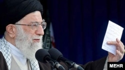 İranın ali dini lideri Ayətulla Xameneyi 