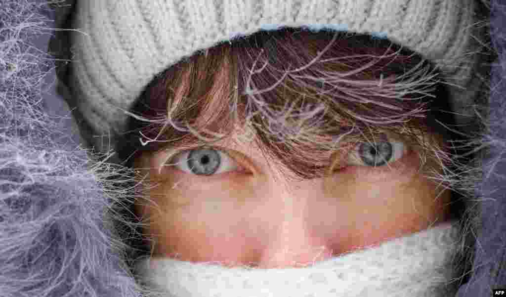 A woman shields her face while braving the abnormally freezing outdoors in the Siberian city of Novosibirsk, about 2,800 kilometers east of Moscow. The temperatures in Novosibirsk dropped to minus 35 Celsius. (AFP/Valery Titievsky)