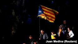 Сьцяг прыхільнікаў каталёнскай незалежнасьці падчас пратэстаў у лютым 2019