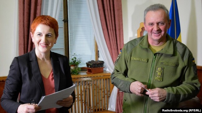 Журналіст Радіо Свобода Ірина Штогрін та Начальник Генерального штабу ЗСУ Віктор Муженко після розмови