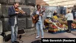 Kievul a interzis, în public, muzica în rusă. (Muzicieni din Kiev, fotografie de arhivă)