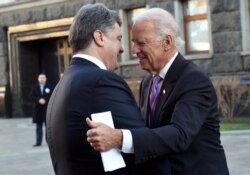 Joe Biden cu fostul președinte al Ucrainei Petro Poroșenko la Kien în noiembrie 2014.