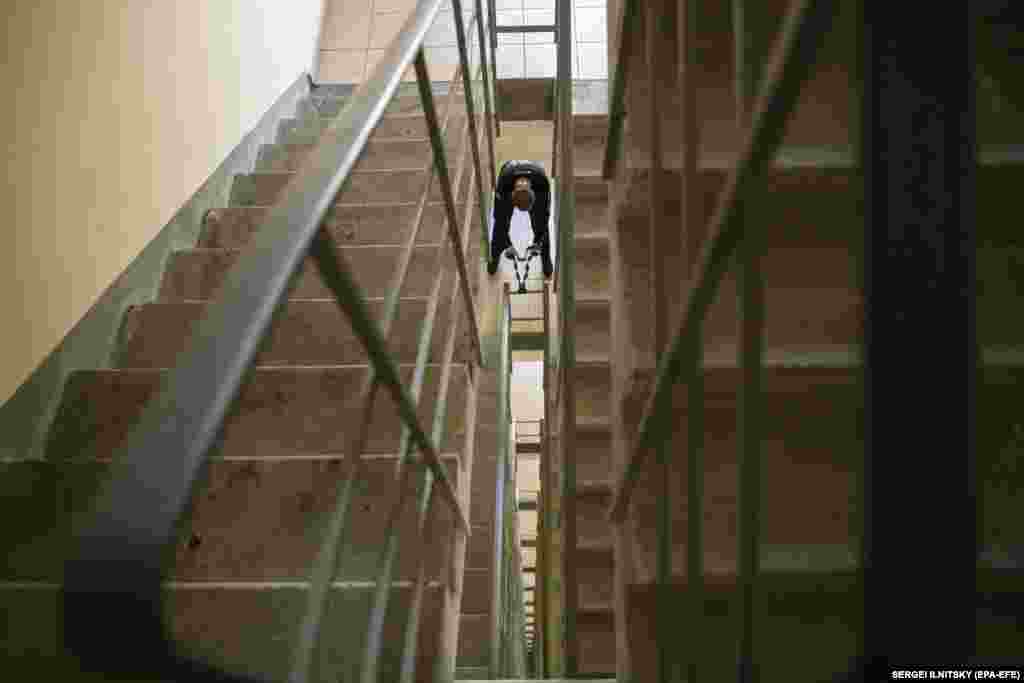 A Russian marathon runner trains on the stairs of his high-rise apartment building during the coronavirus lockdown in Moscow. (epa-EFE/Sergei Ilnitsky)