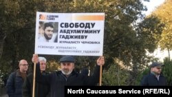 Отец убитых силовиками братьев Гасангусеновых присоединился к акции в поддержку Гаджиева