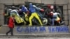 Українська боротьба надихає країни, колись поневолені Москвою, зносити радянські пам'ятники