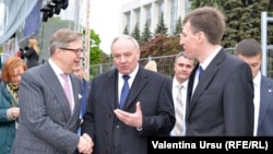 Diplomatul Pirkka Tapiola, președintele Nicolae Timofti și primarul Dorin Chirtoacă