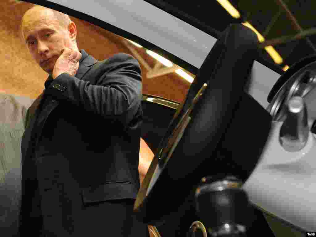 Владимир Путин обещал АвтоВАЗу финансовую помощь и госгарантии по кредитам.