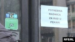 Oglas na vratima pekare u centru Beograda