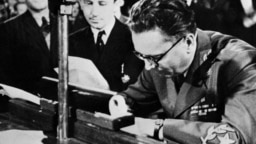 Tito potpisuje deklaraciju o formiranju SFRJ, 7. mart 1945.