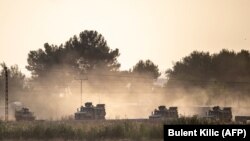 Blindatele armatei turce se îndreaptă spre granița cu Siria