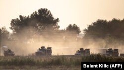 Турски воени возила на границата со Сирија