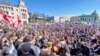 Па различным оценкам, на митинге на центрально площади Кутаиси присутствуют от 12 до 15 тысяч человек