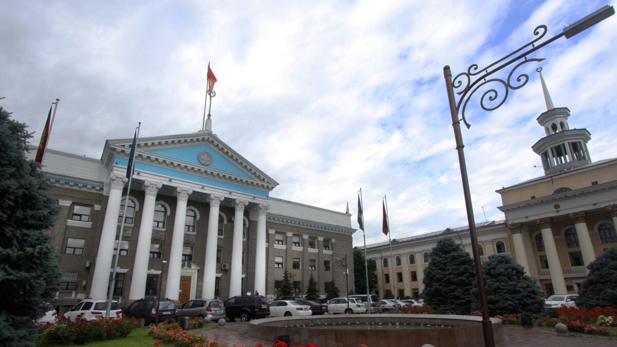 В Бишкеке, Оше и Токмаке проходят выборы мэра - Vimarsana News