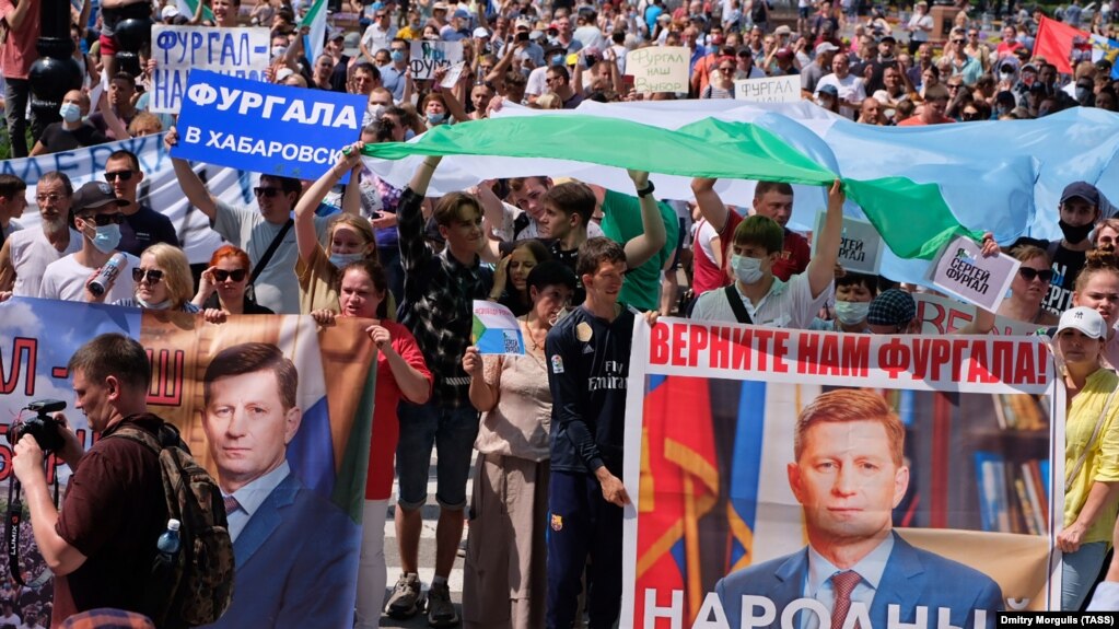 Беш соатга чўзилган акцияда 15-50 минг одам қатнашгани айтиляпти.