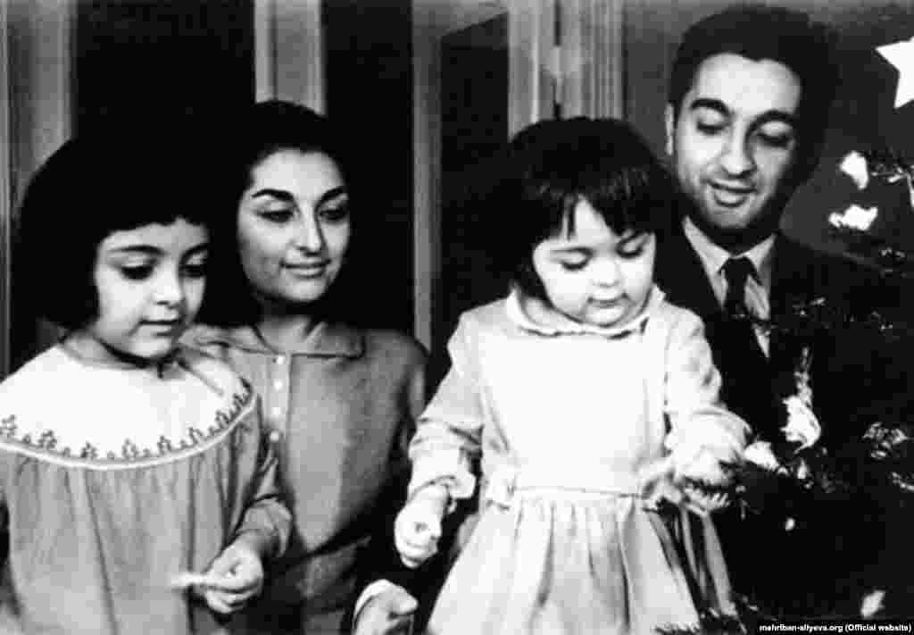 Mehriban (right) and her sister Nargiz with their parents, Arif Pashayev and Aida Imanguliyeva. Pashayev now serves as rector of Baku&#39;s National Aviation Academy; Nargiz heads the Azerbaijani branch of Moscow State University. 