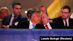 Orbán Viktor miniszterelnök és Vlagyimir Putyin orosz elnök a budapesti cselgáncs-világbajnokságon 2017. augusztus 28-án